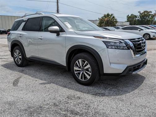 2025 Nissan Pathfinder SL FWD