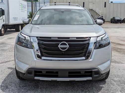 2025 Nissan Pathfinder SL FWD