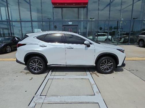 Eminent White Pearl 2023 Lexus NX 250 Base