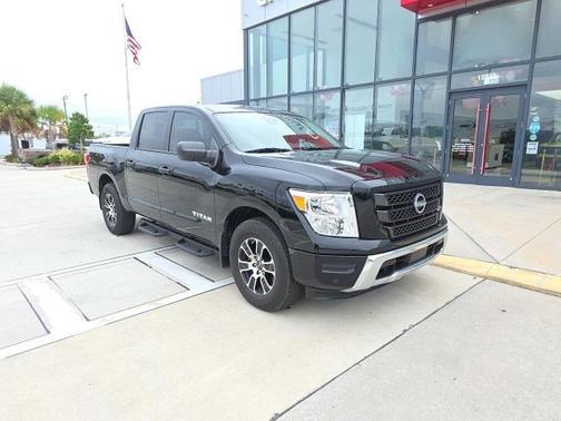 2024 Nissan Titan SV