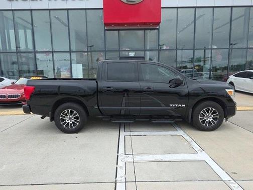 2024 Nissan Titan SV