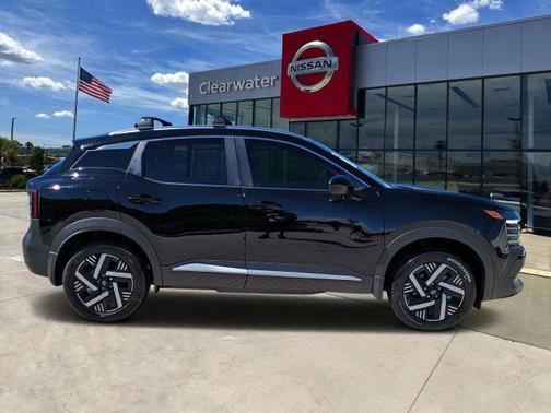 Super Black 2027 Nissan Kicks SV