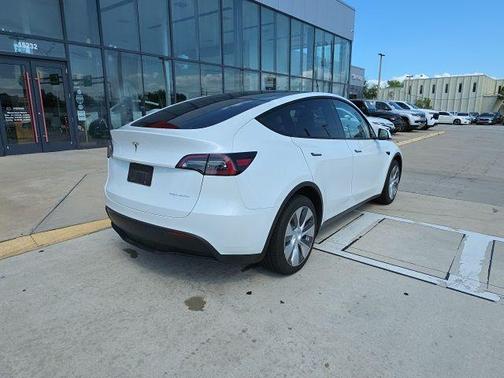 Pearl White Multi-Coat 2023 Tesla Model Y Long Range Dual Motor All-Wheel Drive