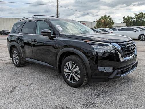 2025 Nissan Pathfinder SL FWD