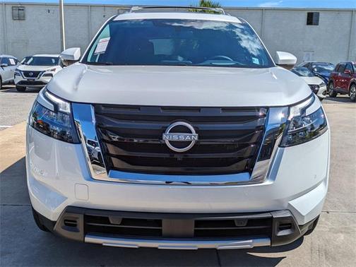 2025 Nissan Pathfinder Platinum FWD