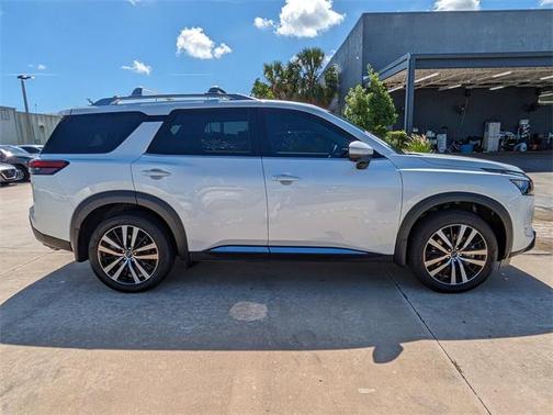 2025 Nissan Pathfinder Platinum FWD