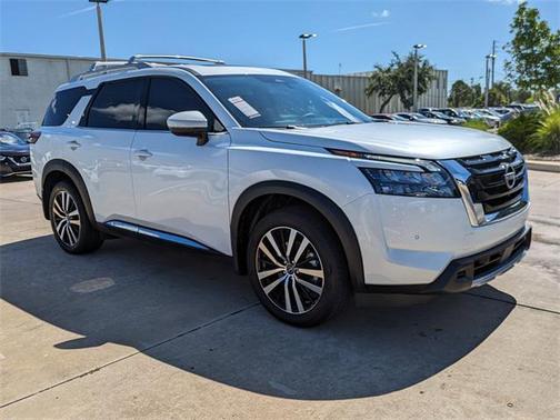 2025 Nissan Pathfinder Platinum FWD