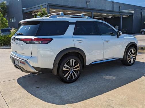 2025 Nissan Pathfinder Platinum FWD