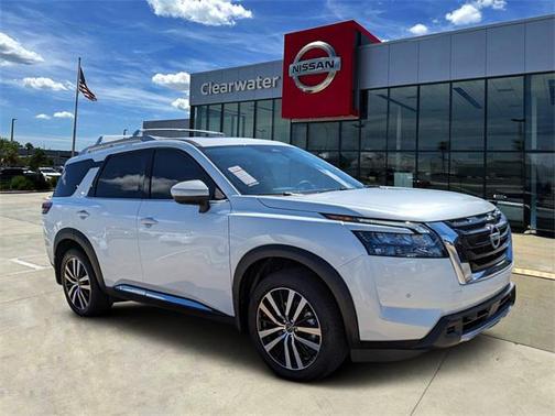 2025 Nissan Pathfinder Platinum FWD