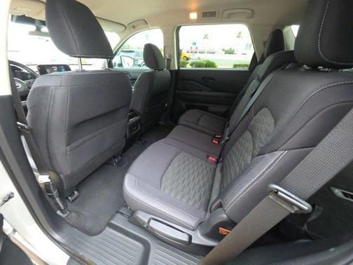 2023 Nissan Pathfinder SV FWD
