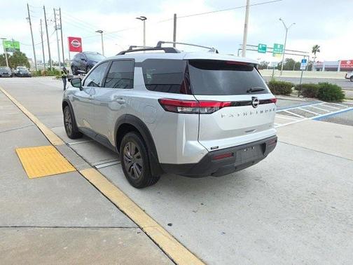 2023 Nissan Pathfinder SV FWD