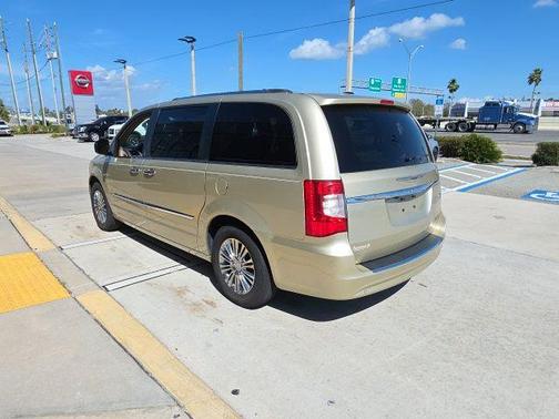 2011 Chrysler Town & Country Limited