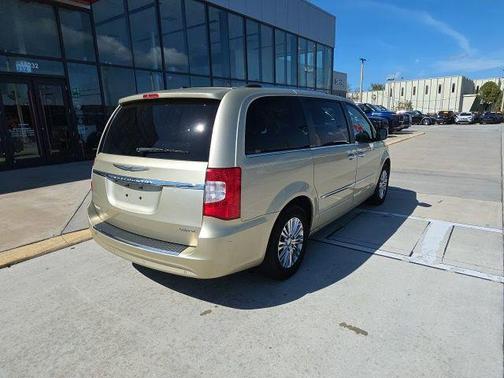 2011 Chrysler Town & Country Limited