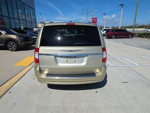 2011 Chrysler Town & Country Limited