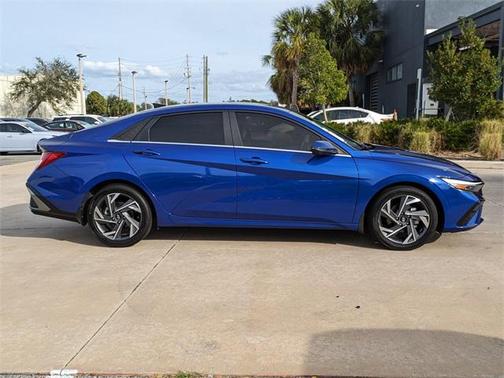 2024 Hyundai ELANTRA Limited