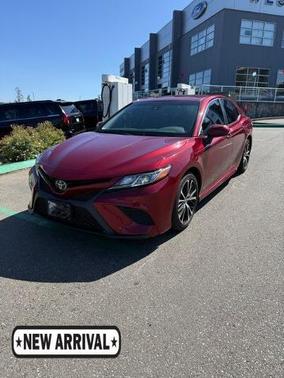 Pearl 2018 Toyota Camry SE