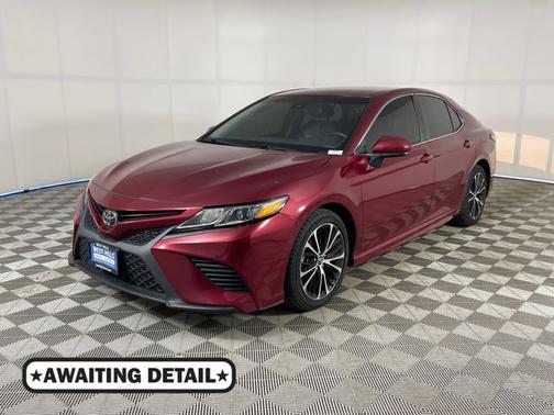 Pearl 2018 Toyota Camry SE