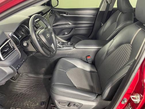 Pearl 2018 Toyota Camry SE