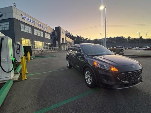 AGATE BLACK METALLIC 2022 Ford Escape SE