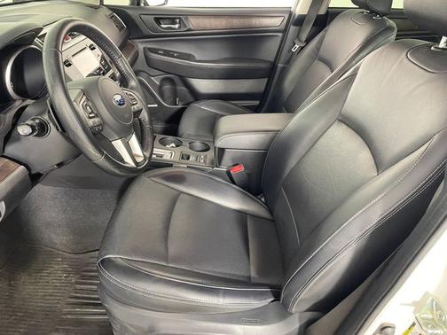 Crystal White Pearl 2017 Subaru Outback 2.5I LIMITED