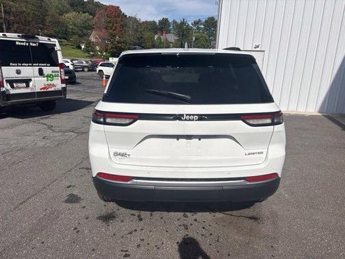 Bright White Clearcoat 2026 Jeep Grand Cherokee Limited