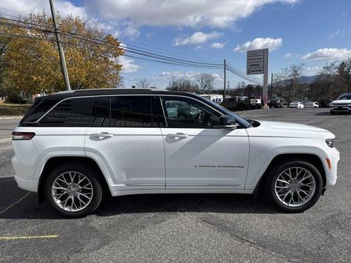 2023 Jeep Grand Cherokee Summit