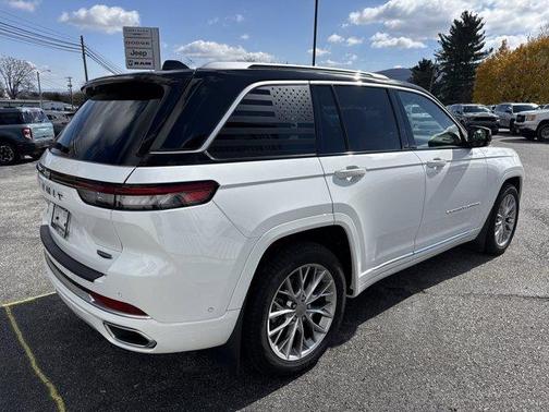 2023 Jeep Grand Cherokee Summit