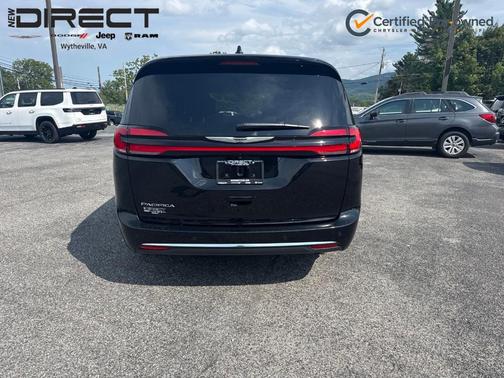 Diamond Black 2026 Chrysler Pacifica Select