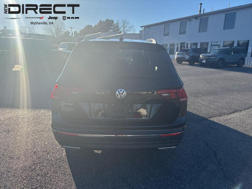 Deep Black Pearl Effect 2021 Volkswagen Tiguan 2.0T SE
