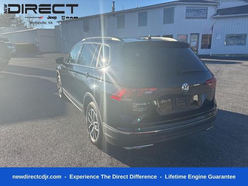 Deep Black Pearl Effect 2021 Volkswagen Tiguan 2.0T SE