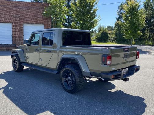 2025 Jeep Gladiator Sport