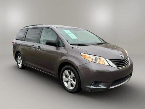 2011 Toyota Sienna LE