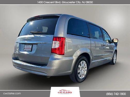 2016 Chrysler Town & Country Touring