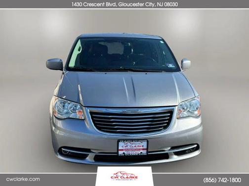 2016 Chrysler Town & Country Touring