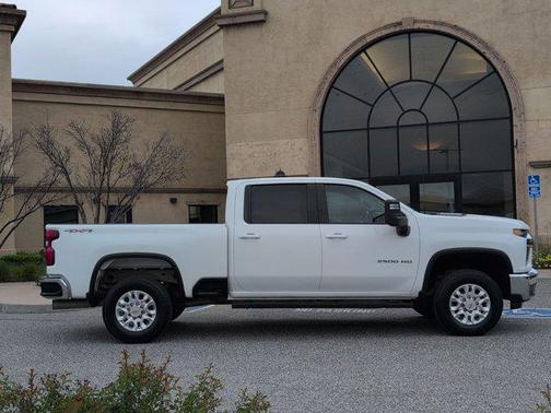 Summit White 2021 Chevrolet Silverado 2500 LT