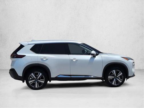 Pearl White Tricoat 2022 Nissan Rogue SL