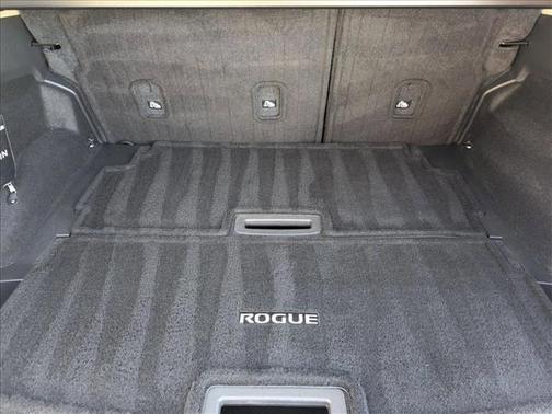 Pearl White Tricoat 2022 Nissan Rogue SL