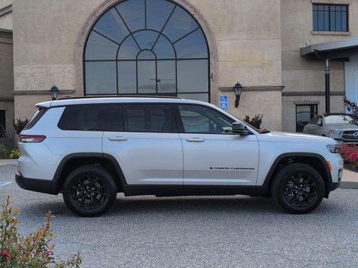 Silver Zynith 2024 Jeep Grand Cherokee L Altitude