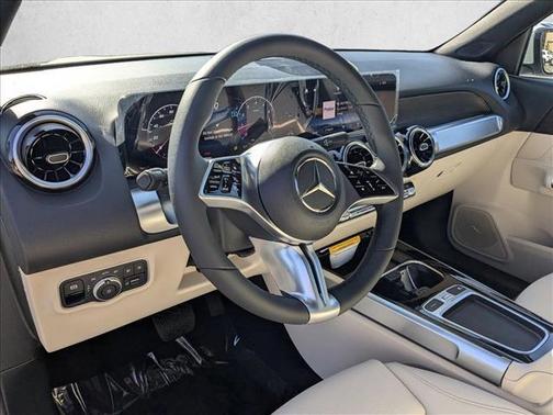 Polar White 2026 Mercedes-Benz GLB 250 4MATIC