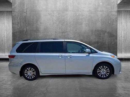 2019 Toyota Sienna XLE