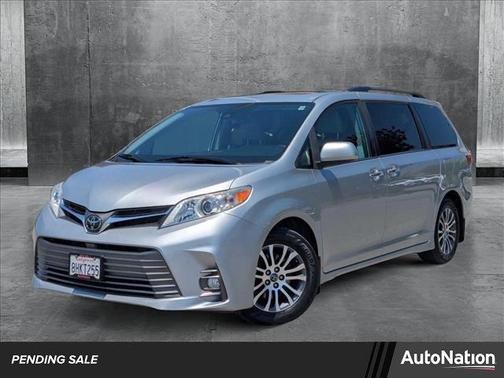 2019 Toyota Sienna XLE