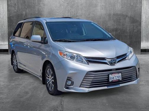 2019 Toyota Sienna XLE