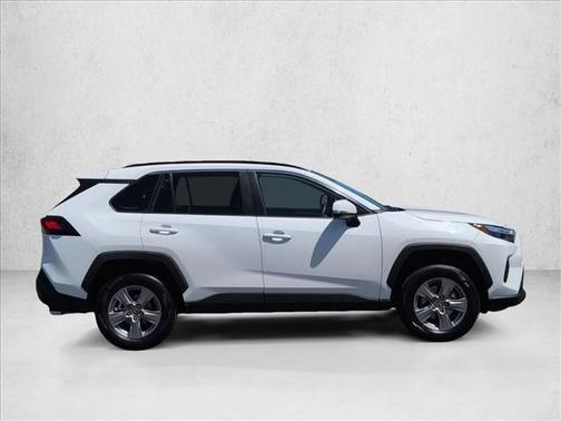 Ice Cap 2024 Toyota RAV4 XLE