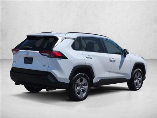 Ice Cap 2024 Toyota RAV4 XLE