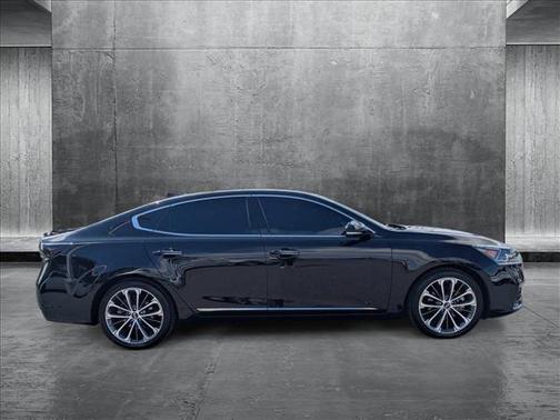 2019 Kia Cadenza Technology