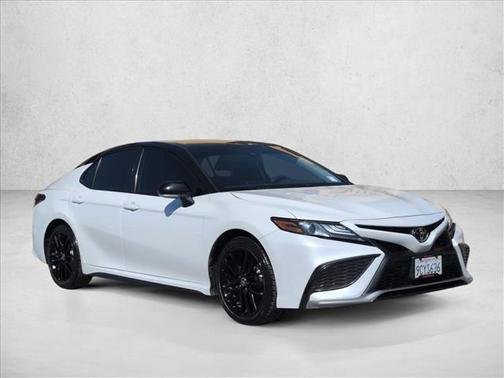 Wind Chill Pearl/Midnight Black Metallic 2022 Toyota Camry XSE