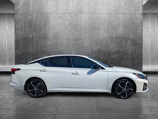 2023 Nissan Altima SR FWD