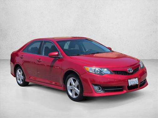 Barcelona Red Metallic 2014 Toyota Camry SE