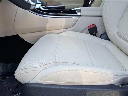 2025 Mercedes-Benz GLC 350e Base
