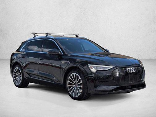 Mythos Black Metallic 2019 Audi e-tron Premium Plus